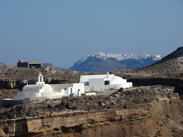 widok z Akrotiri na Imerovigli Firostefani.jpg