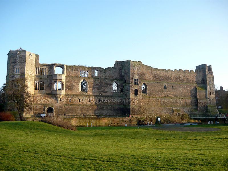 Newark castle 11.jpg